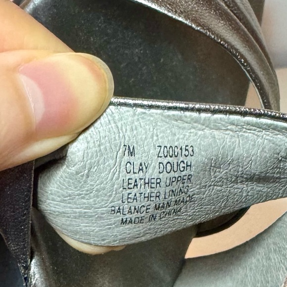 Kenneth Cole Reaction leather Heels Silver Metallic Women’s Shoe 7 - Picture 15 of 16